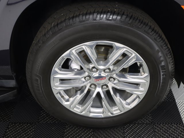 Used 2023 GMC Yukon SLT w/ SLT Luxury Package AWD/4WD image 9