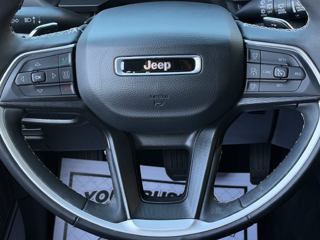 Used 2024 Jeep Grand Cherokee Altitude AWD/4WD image 21