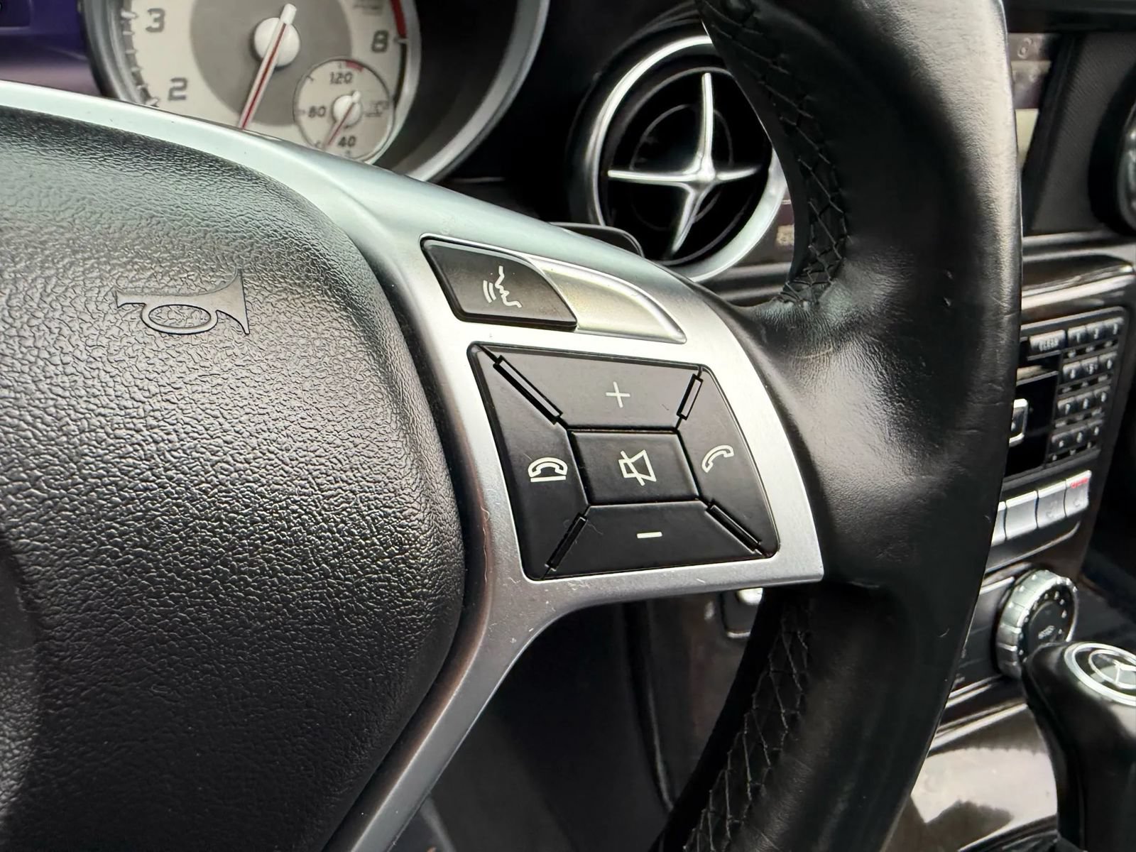 Used 2015 Mercedes-Benz SLK 250 image 22
