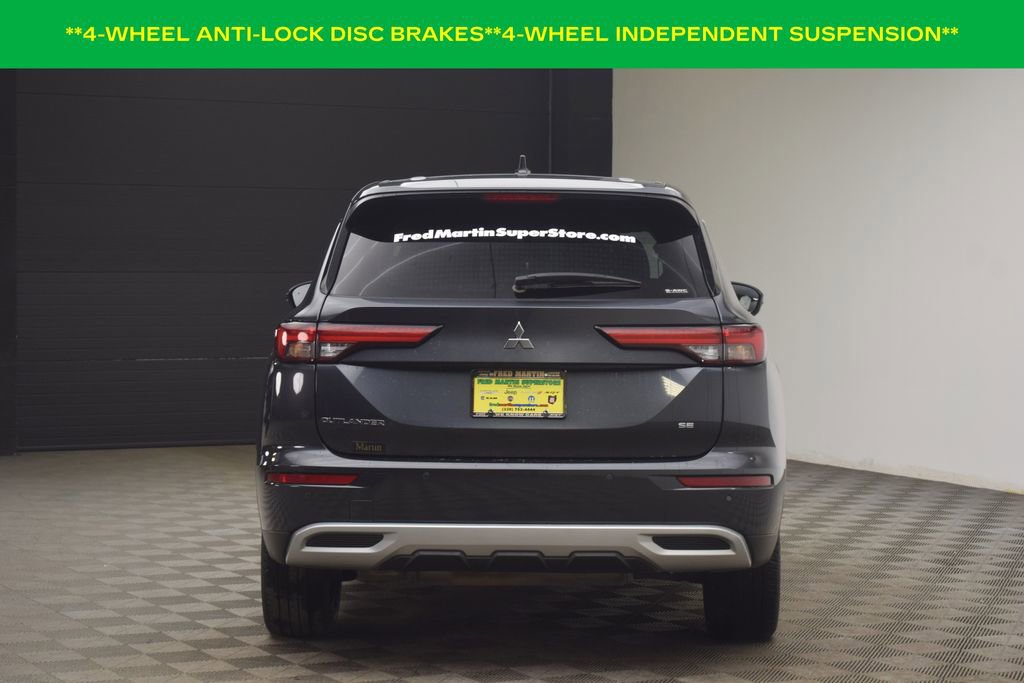 Used 2024 Mitsubishi Outlander SE Black Edition image 7