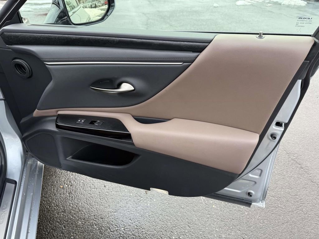 Used 2025 Lexus ES 350 w/ Premium Package image 17