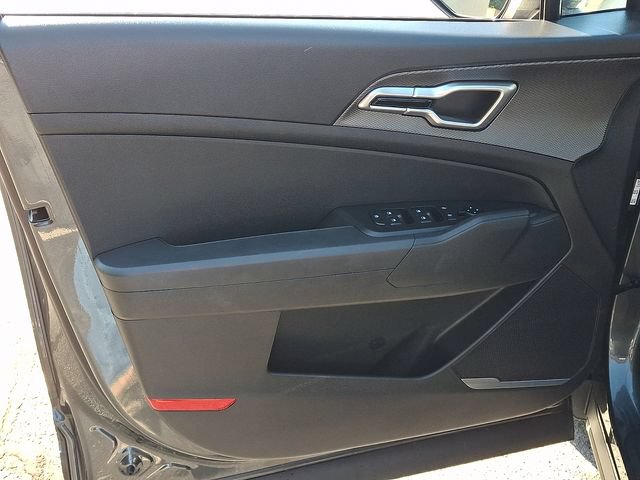 Used 2024 Kia Sportage LX FWD image 12