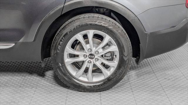 Used 2020 Kia Telluride LX FWD image 37