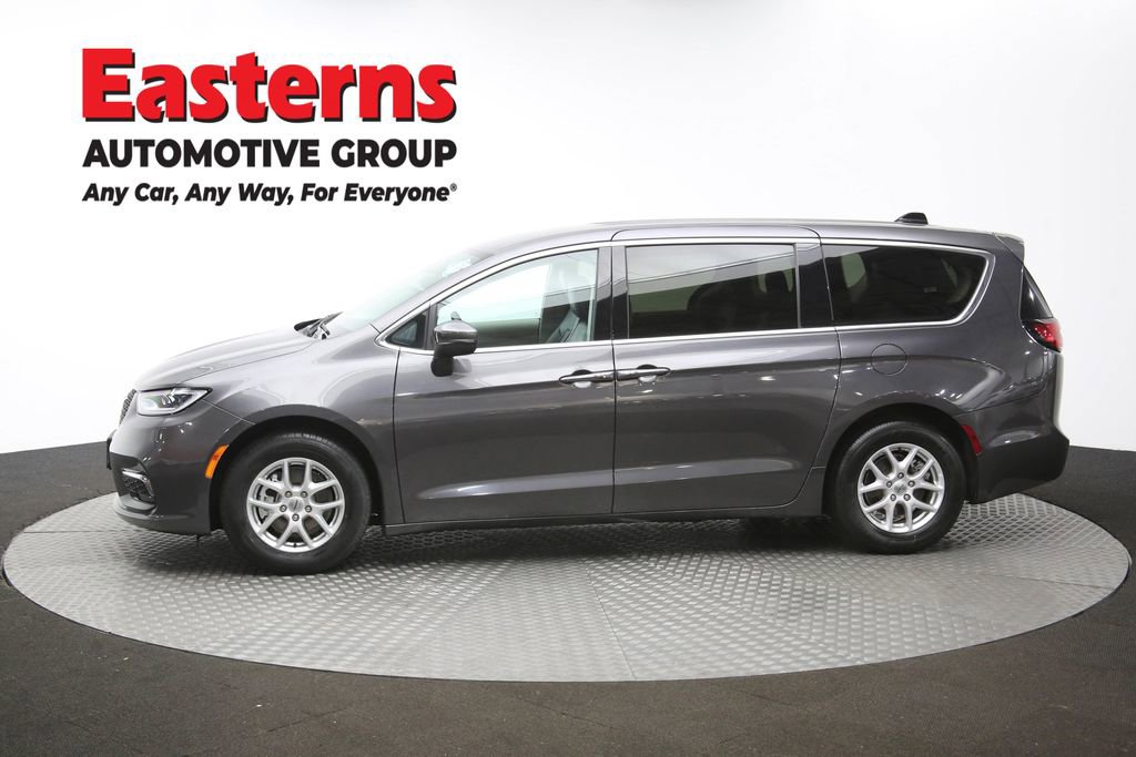 Used 2023 Chrysler Pacifica Touring-L image 63