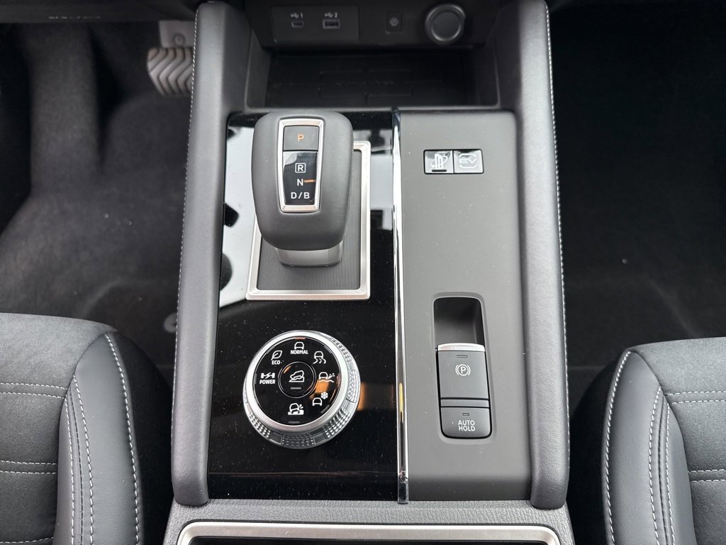 New 2025 Mitsubishi Outlander SE image 24