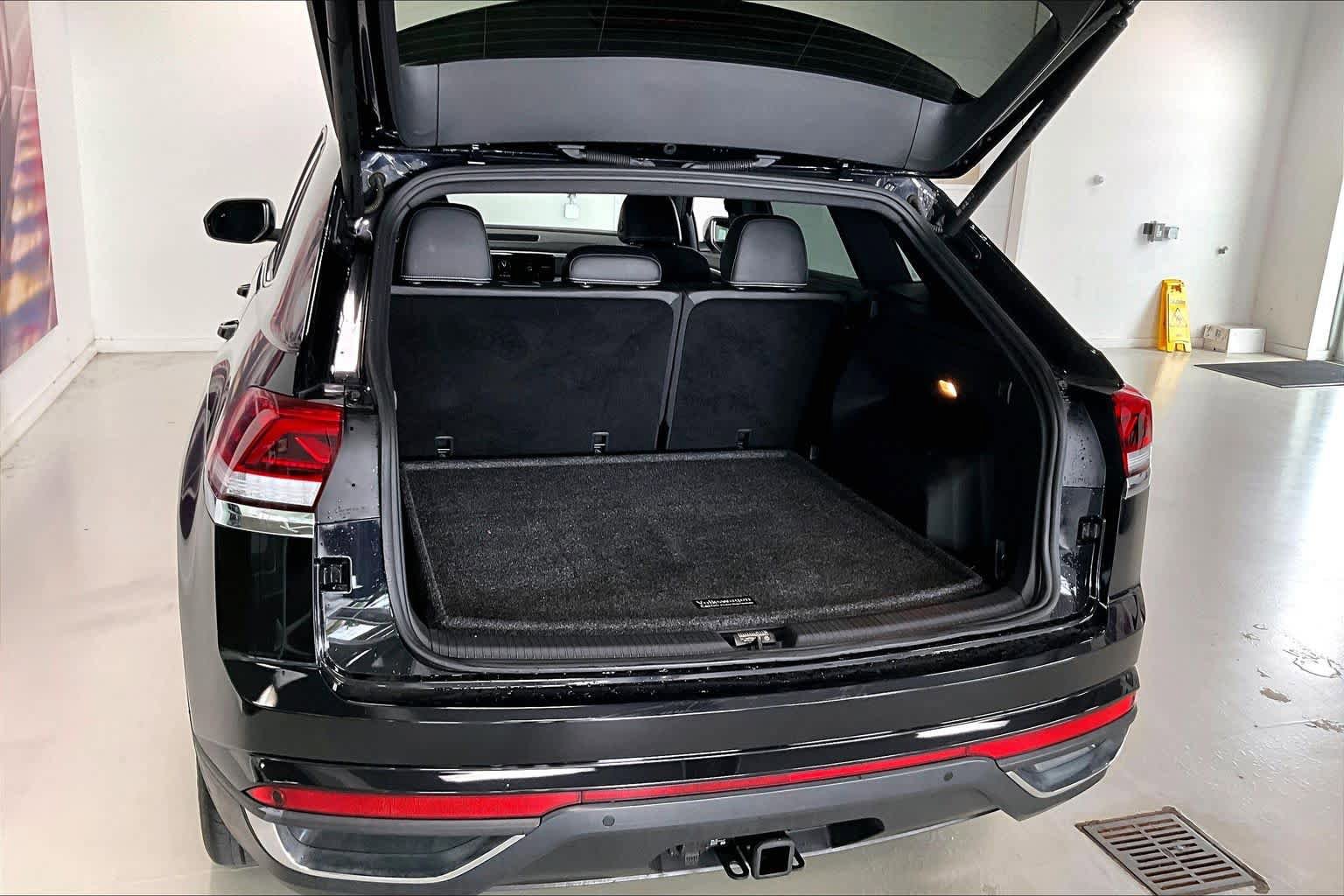 Used 2023 Volkswagen Atlas Cross Sport SE w/ Panoramic Sunroof Package AWD/4WD image 16