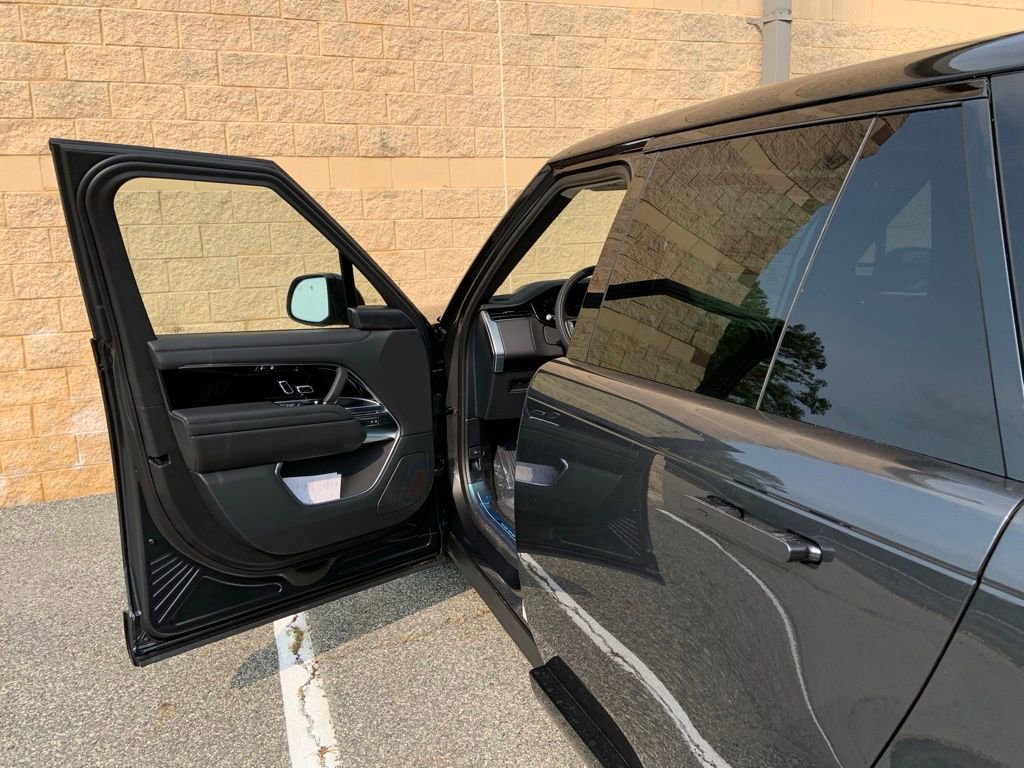 New 2025 Land Rover Range Rover SE image 10