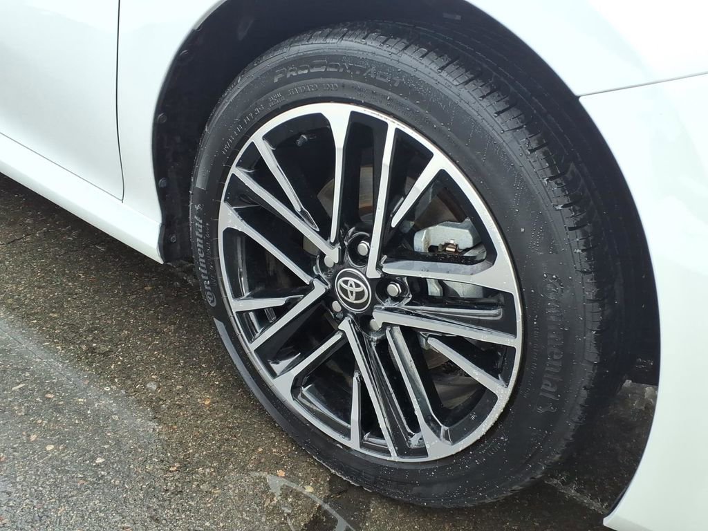 Used 2025 Toyota Camry XLE w/ Premium Package image 11