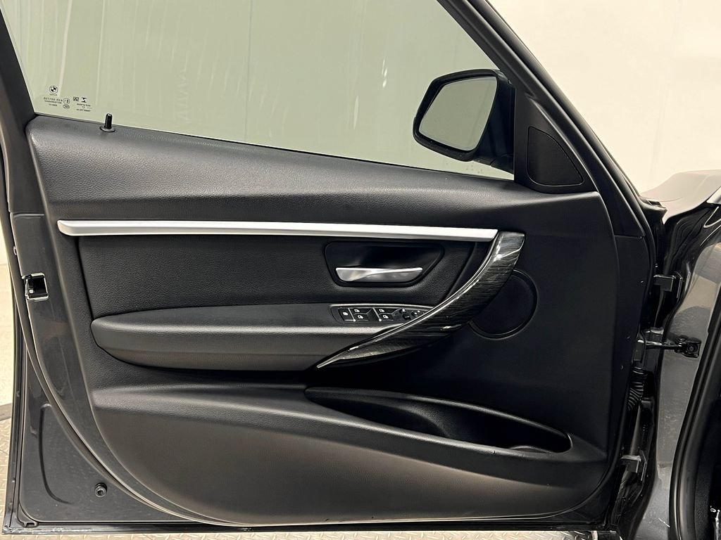 Used 2018 BMW 330e RWD image 15