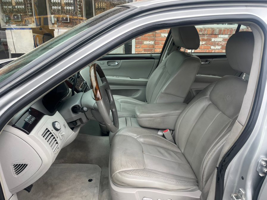 Used 2009 Cadillac DTS w/ Trunk Convenience Package FWD image 9
