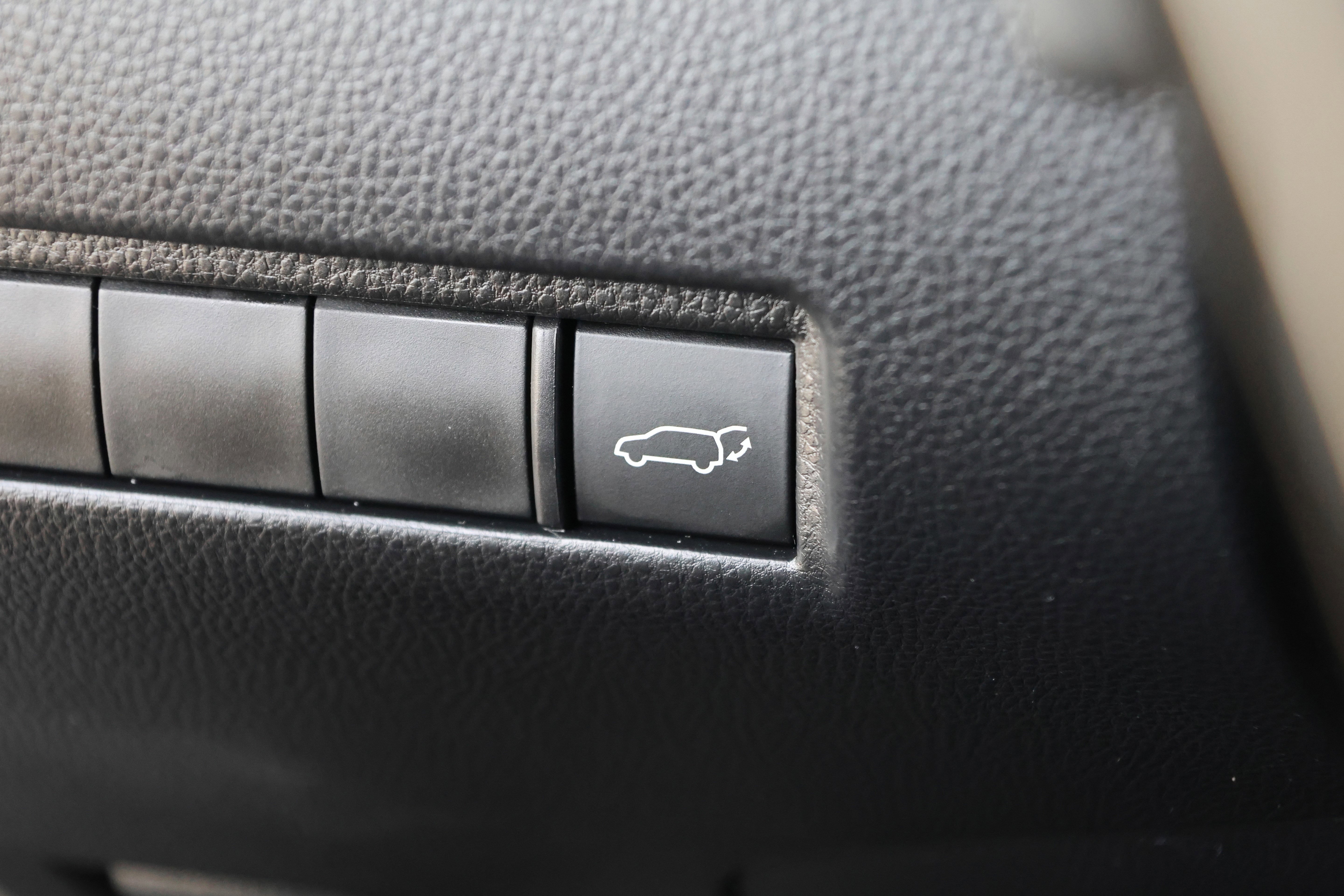 Used 2022 Toyota Venza LE image 15