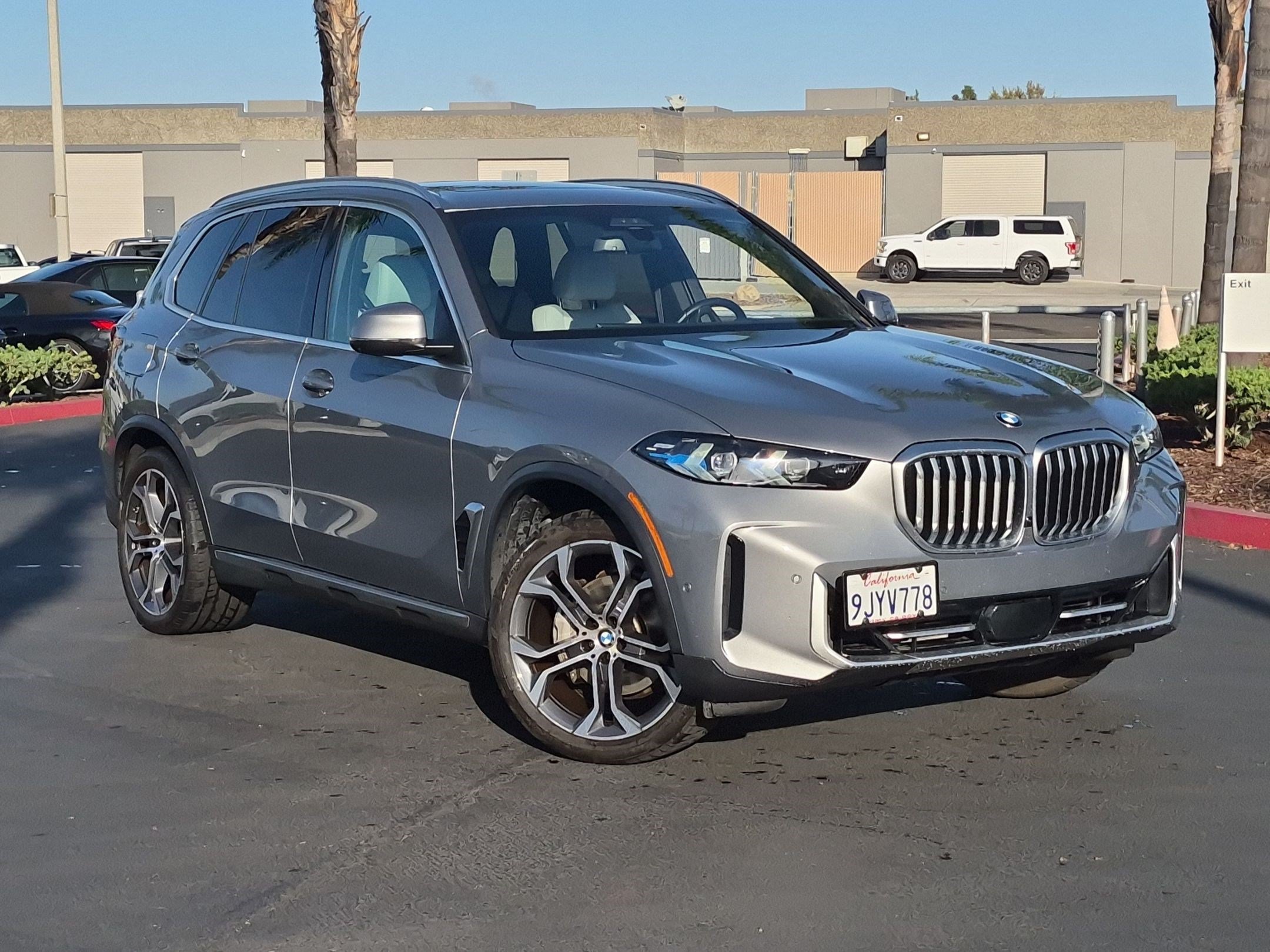 Certified 2024 BMW X5 xDrive40i w/ Premium Package AWD/4WD image 2
