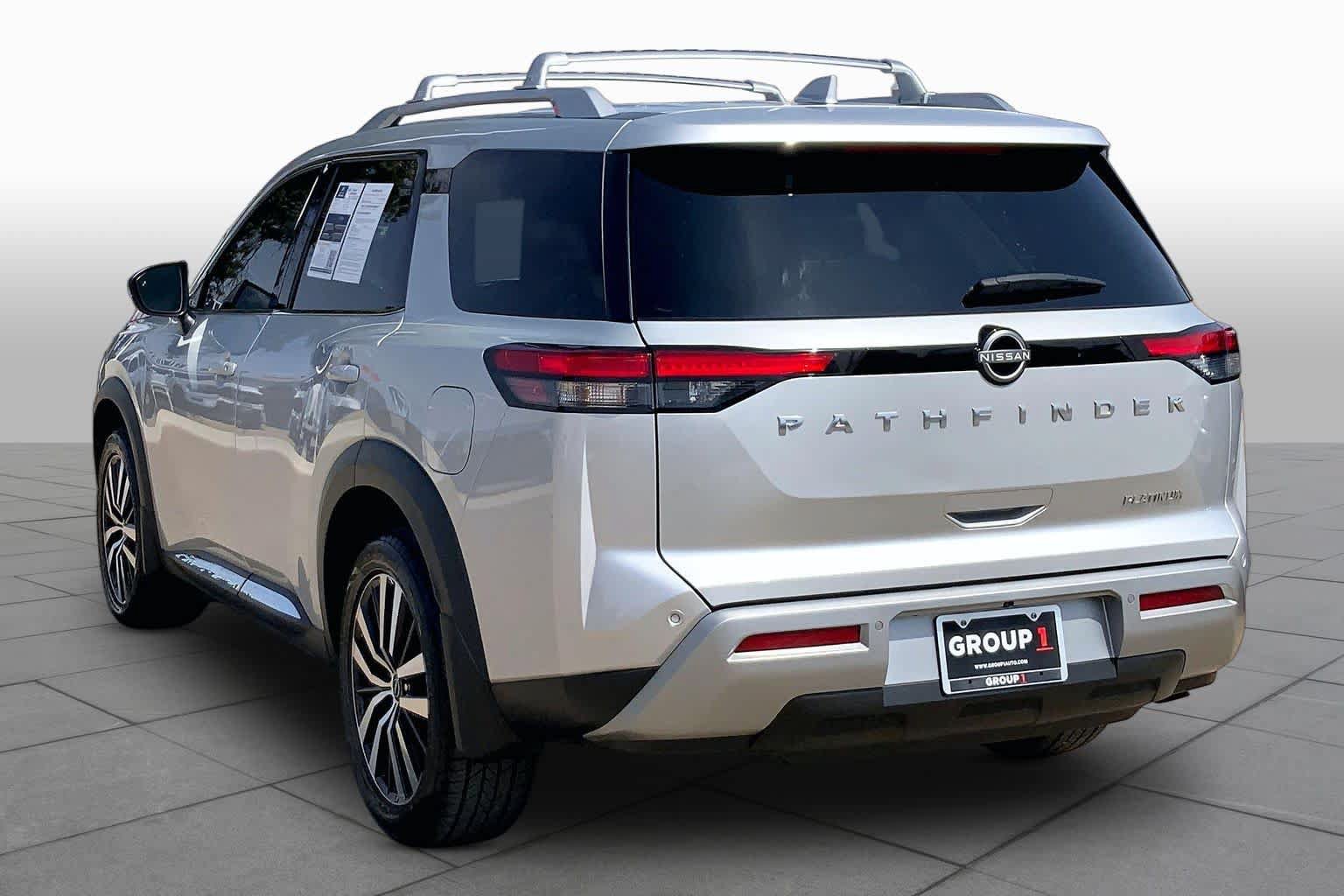 Used 2024 Nissan Pathfinder Platinum FWD image 12