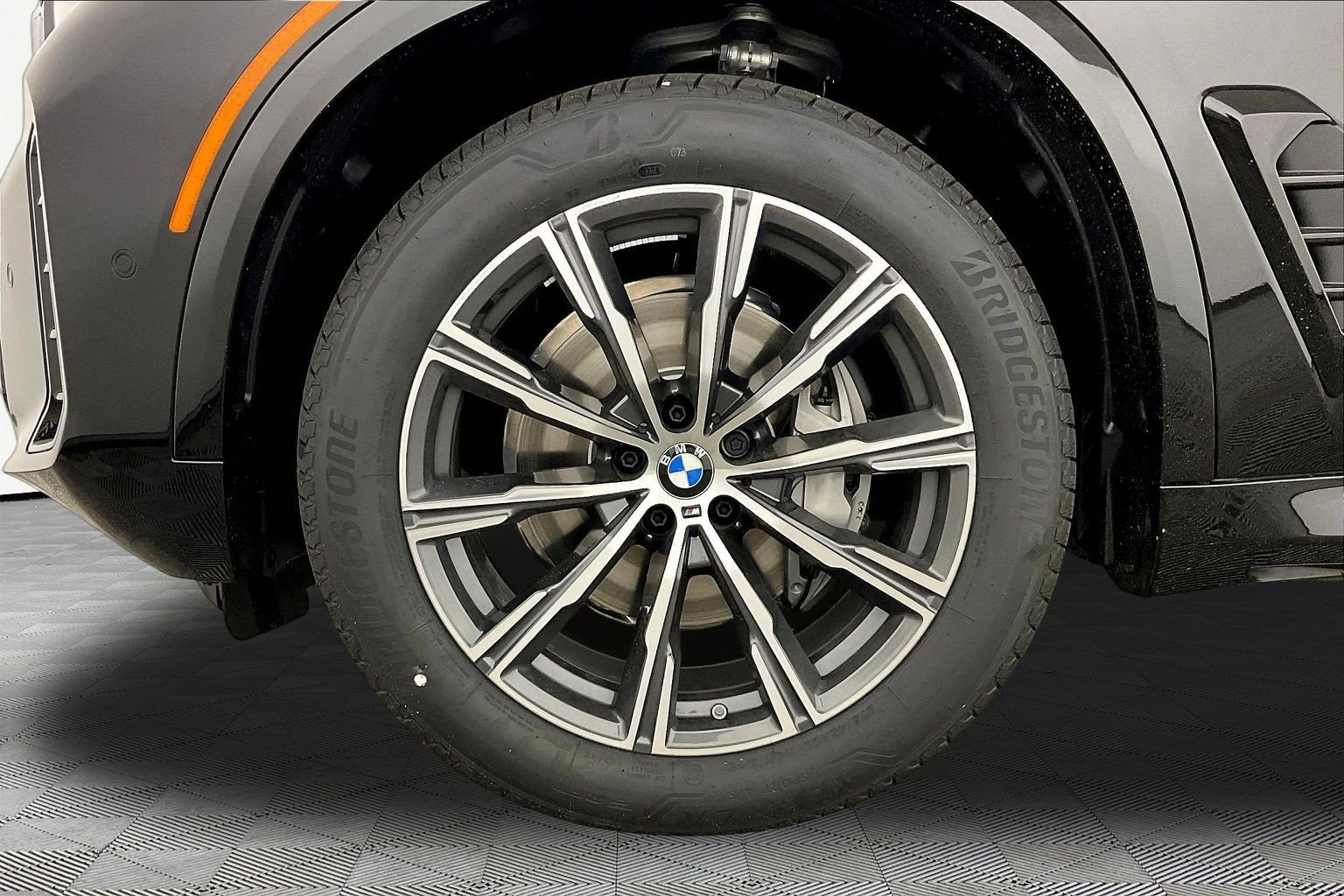 New 2026 BMW X5 xDrive40i w/ M Sport Package AWD/4WD image 16