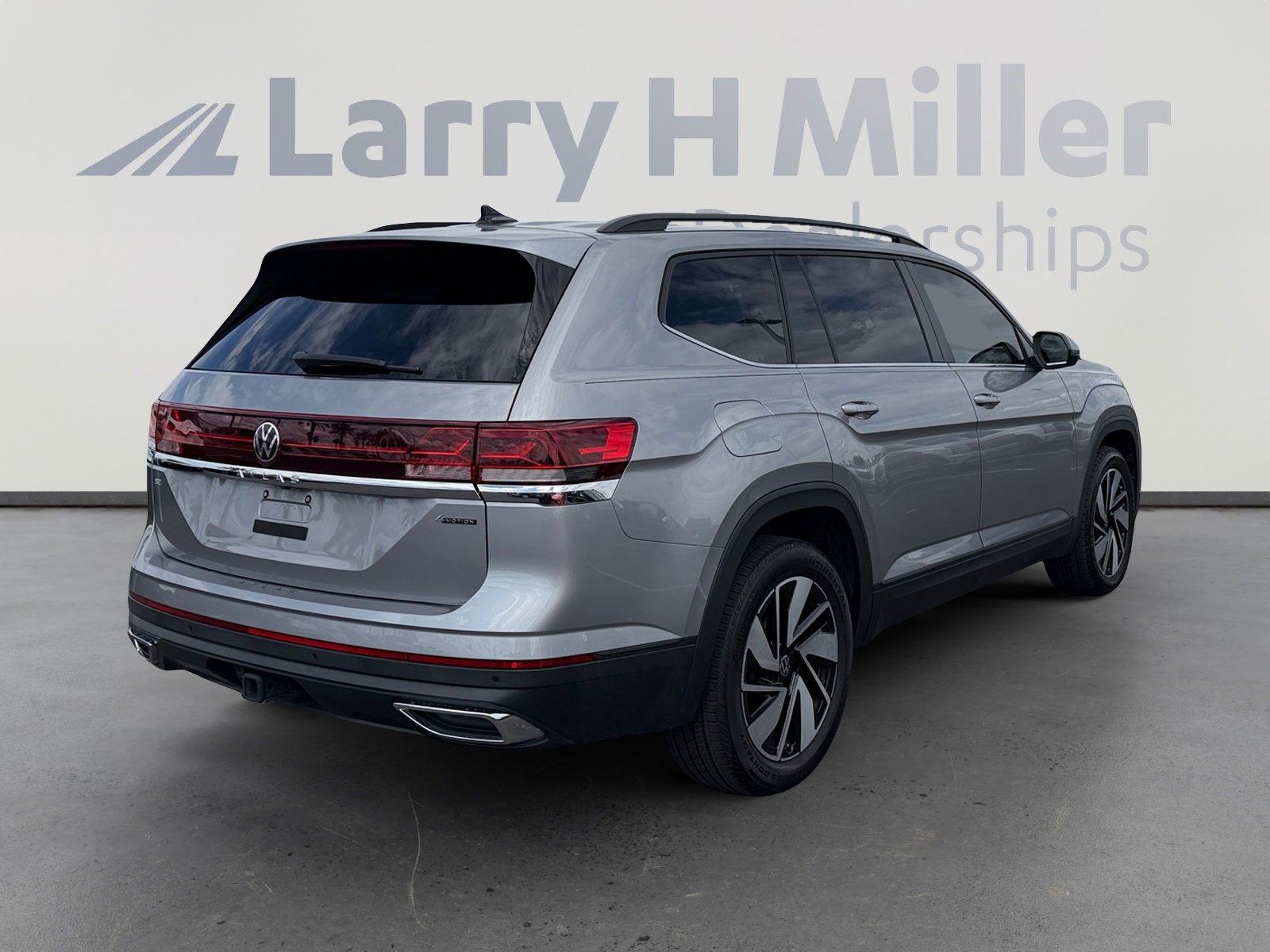 Used 2024 Volkswagen Atlas SE w/ Panoramic Sunroof Package AWD/4WD image 5