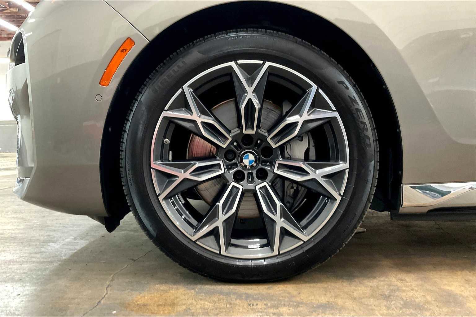 Used 2025 BMW i7 xDrive60 w/ Executive Package image 12