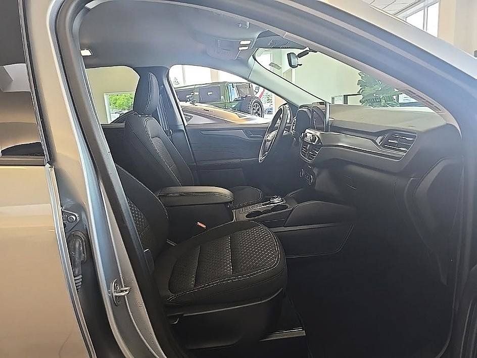 Used 2023 Ford Escape Active AWD/4WD image 36