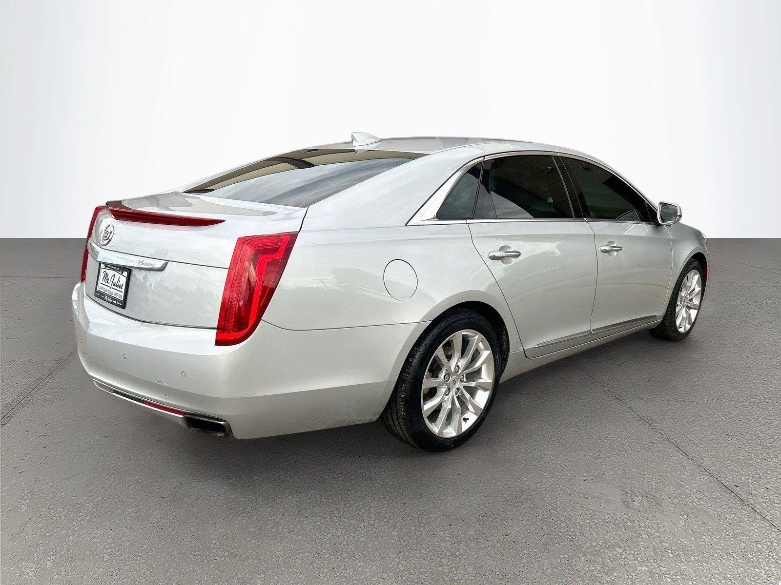 Used 2015 Cadillac XTS Luxury w/ Driver Awareness Package FWD image 5