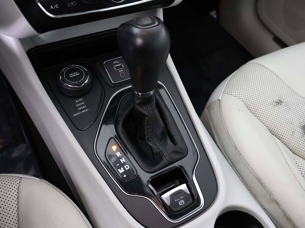 Used 2019 Jeep Cherokee Overland w/ Technology Group image 55