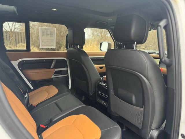 Used 2024 Land Rover Defender 110 X-Dynamic SE image 16