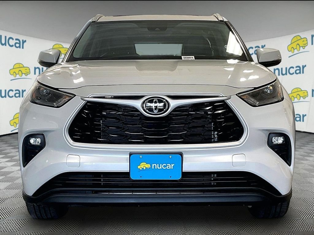 Used 2023 Toyota Highlander XLE AWD/4WD image 2