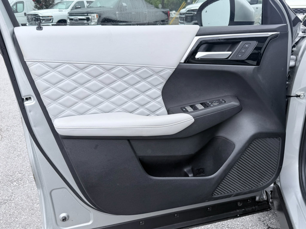 Used 2024 Mitsubishi Outlander SEL FWD image 25