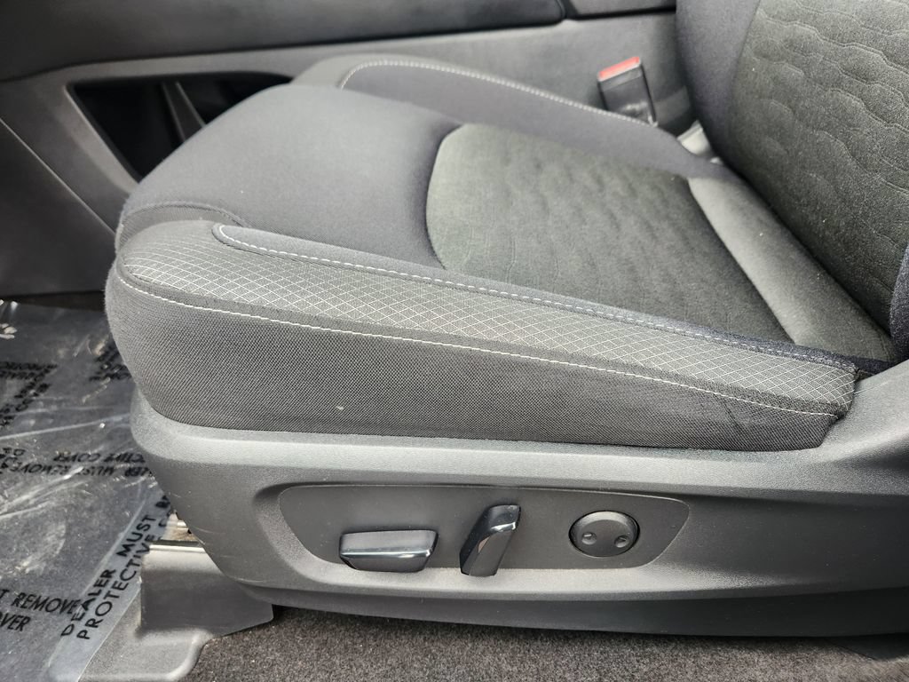 Used 2025 Nissan Pathfinder SV FWD image 14