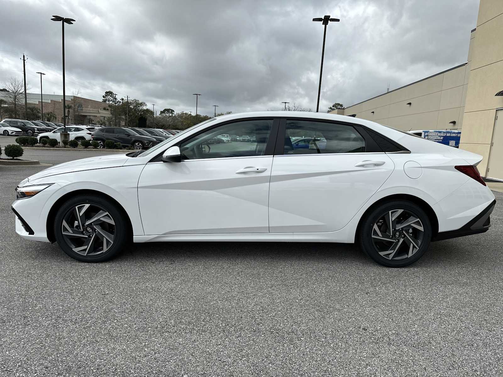 New 2026 Hyundai Elantra Limited FWD image 4