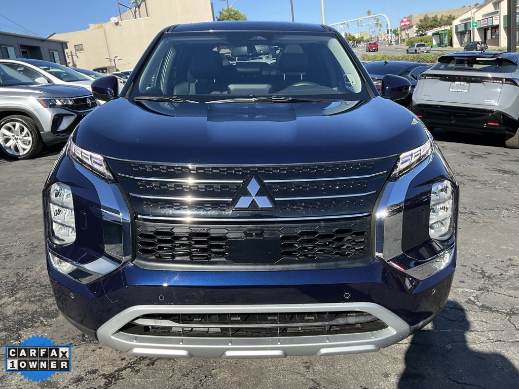Used 2023 Mitsubishi Outlander SE image 2