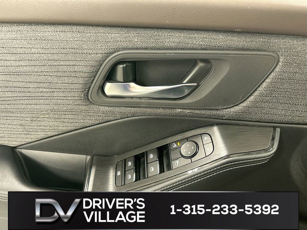 Certified 2023 Nissan Rogue SV image 11