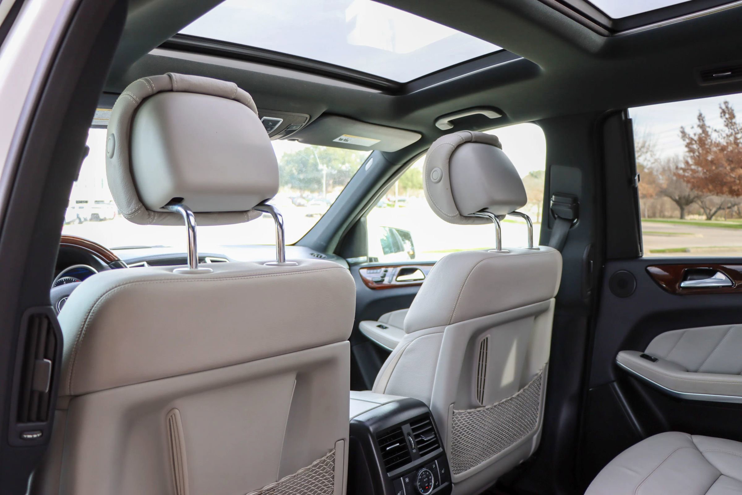 Used 2015 Mercedes-Benz GL 550 4MATIC image 33