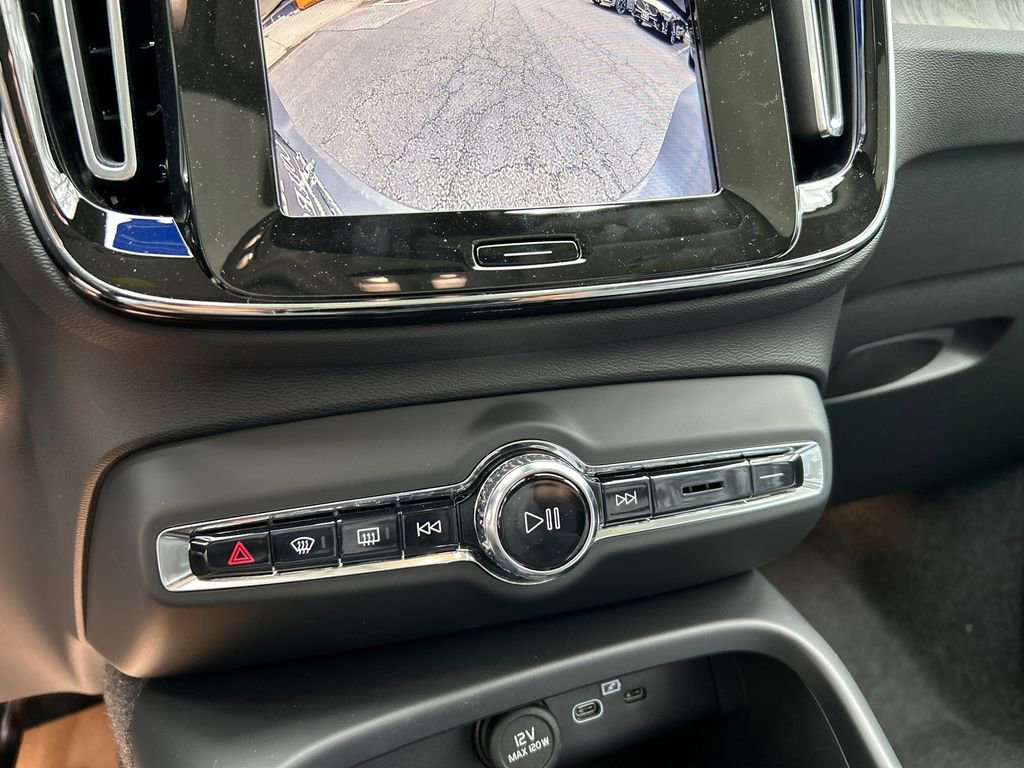 New 2026 Volvo XC40 B4 Plus w/ Protection Package Premier FWD image 15