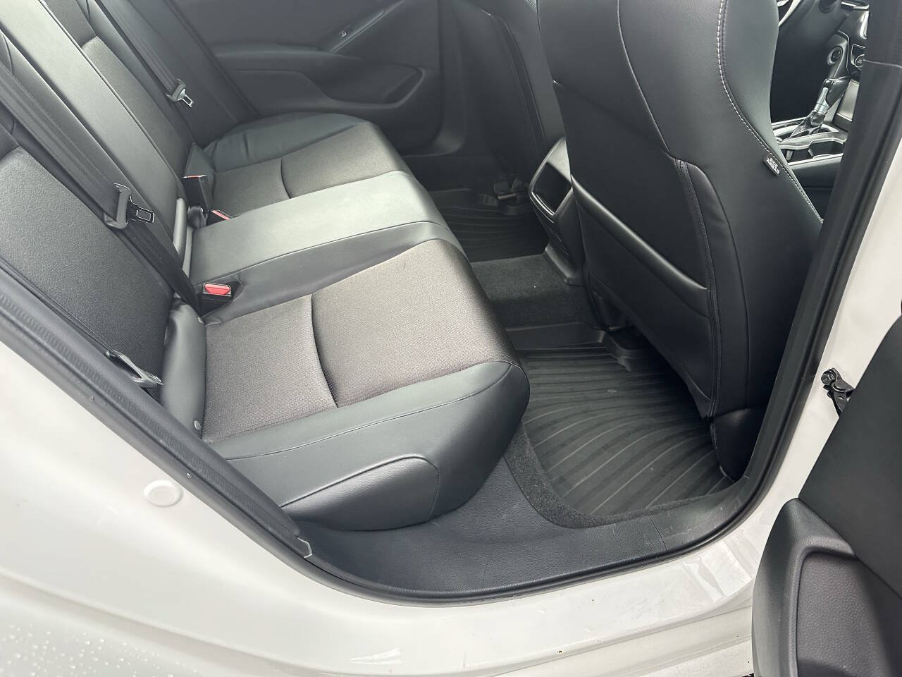 Used 2018 Honda Accord Sport image 9