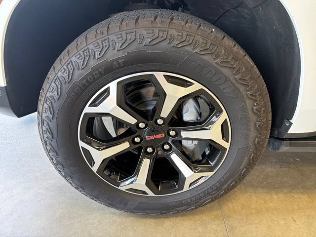 Used 2025 GMC Yukon AT4 w/ AT4 Premium Plus Package AWD/4WD image 9