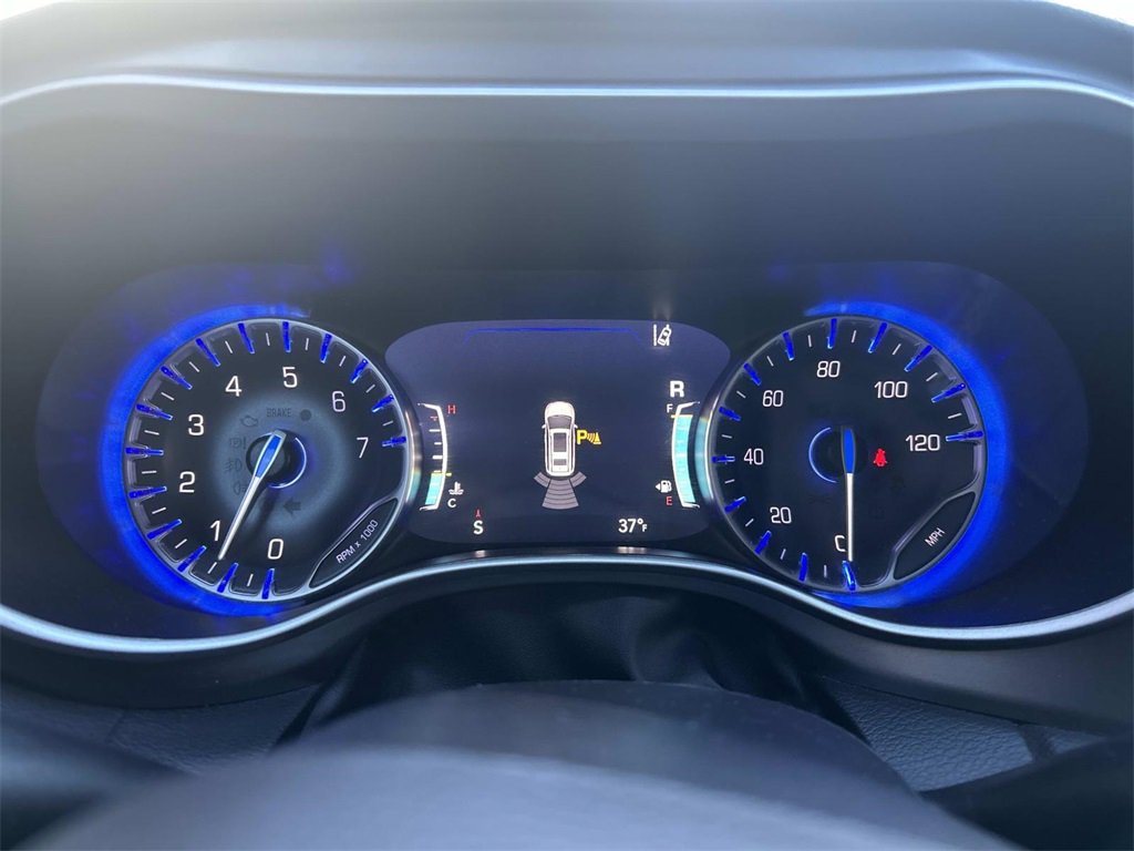 Used 2024 Chrysler Pacifica Touring-L image 30