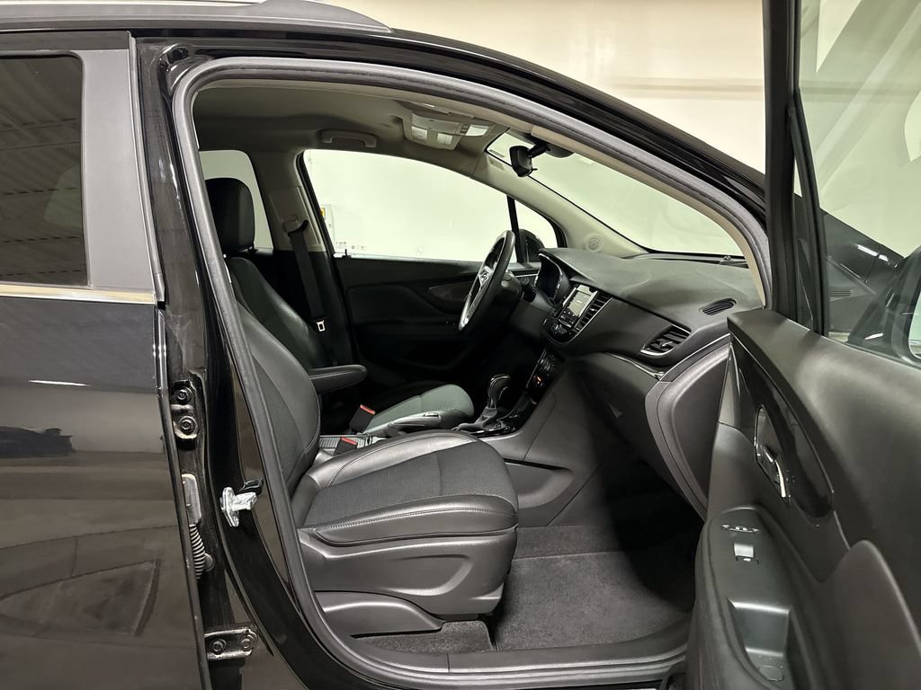 Used 2022 Buick Encore Preferred w/ Safety Package FWD image 21