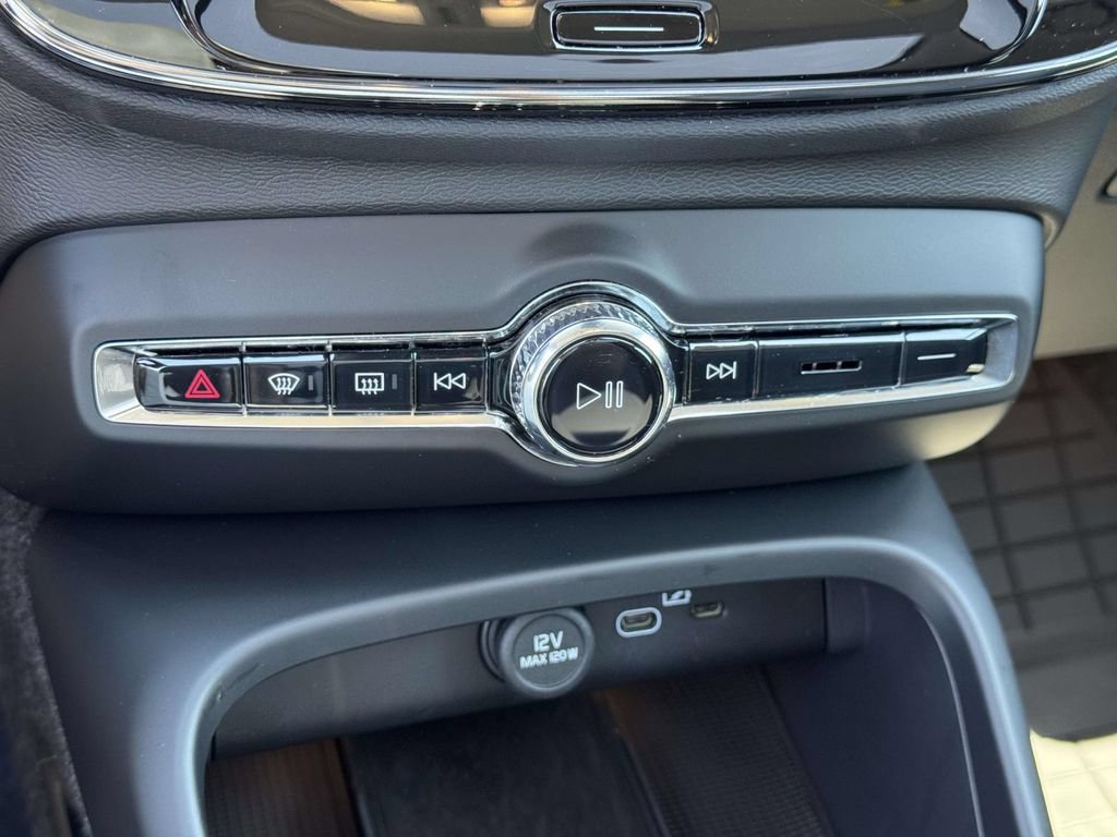 Certified 2026 Volvo XC40 B5 Plus w/ Protection Package Premier AWD/4WD image 30