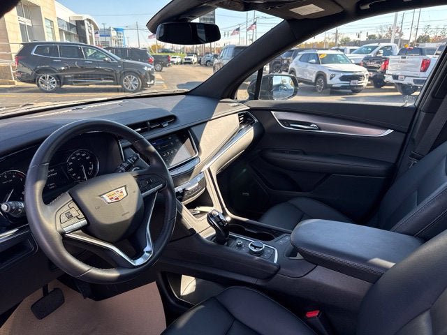 Used 2025 Cadillac XT6 Luxury FWD image 9