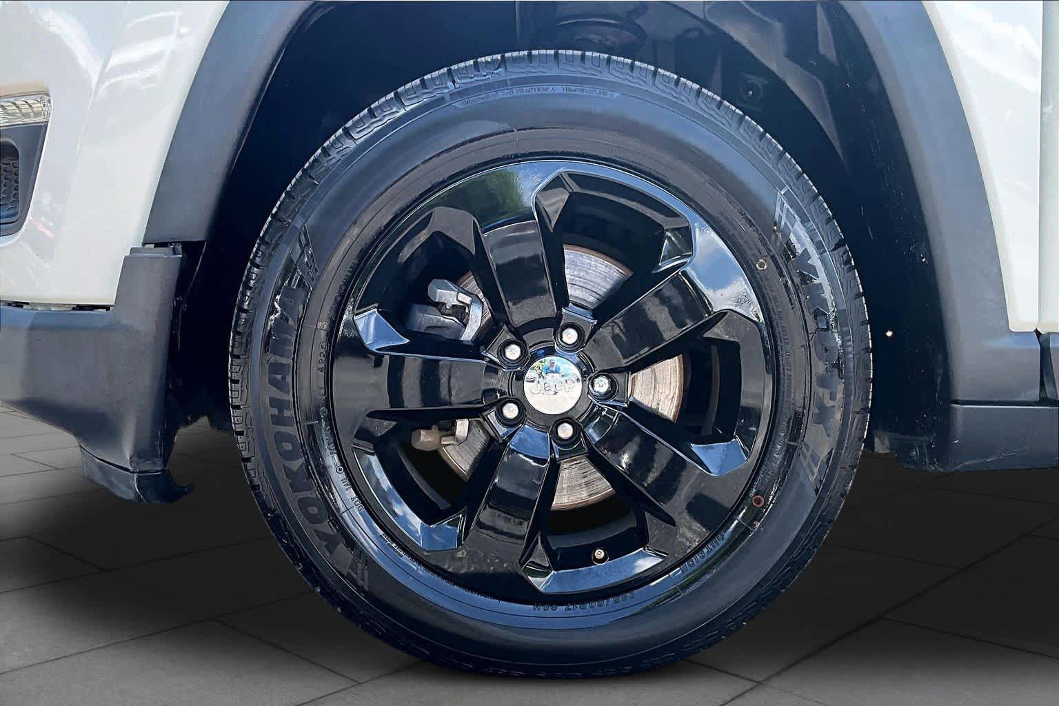 Used 2018 Jeep Compass Latitude w/ Popular Equipment Group FWD image 11