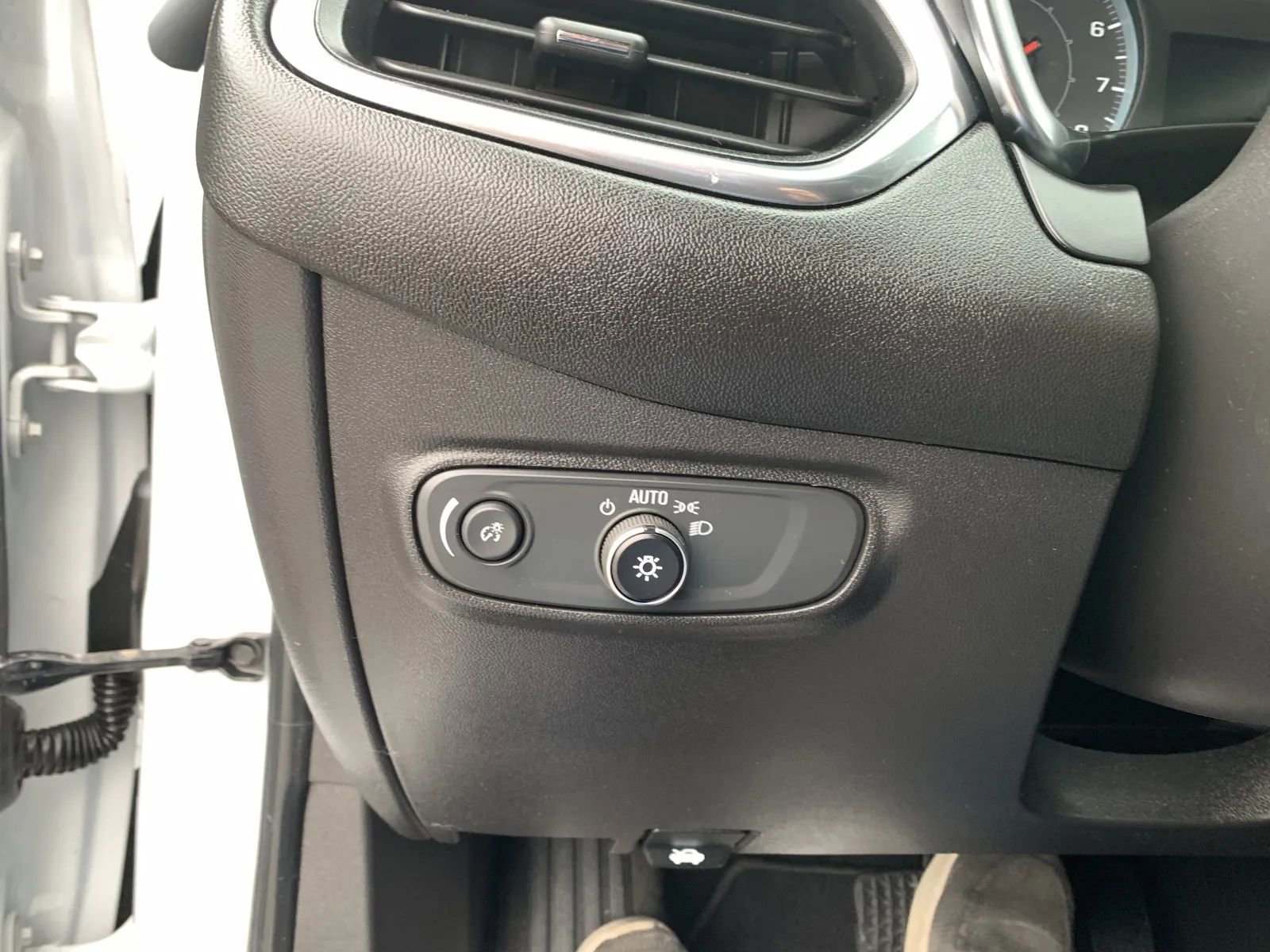 Used 2022 Chevrolet Equinox LS w/ Driver Confidence II Package image 21