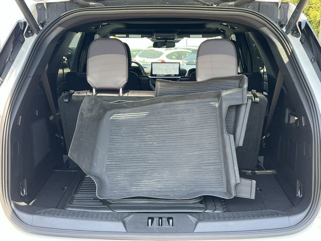 Used 2025 Ford Explorer Platinum w/ Ultimate Package AWD/4WD image 37