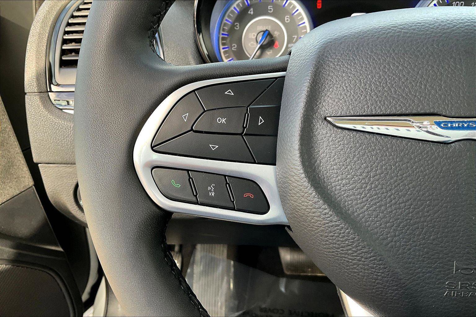 Used 2023 Chrysler 300 Touring L image 18