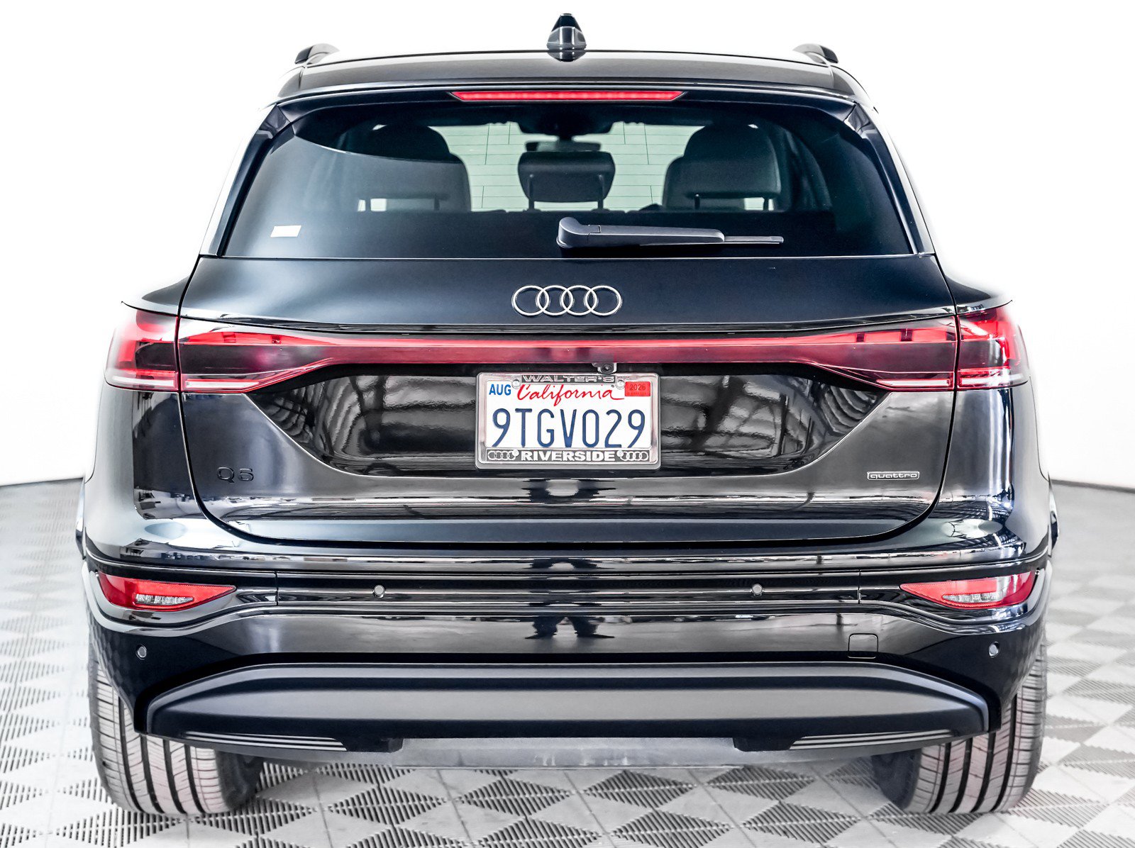 Certified 2025 Audi Q6 e-tron Premium w/ Convenience Package image 11