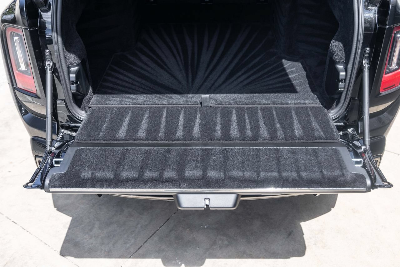 Certified 2025 Rolls-Royce Cullinan Black Badge w/ Leather Finishing Pack AWD/4WD image 44