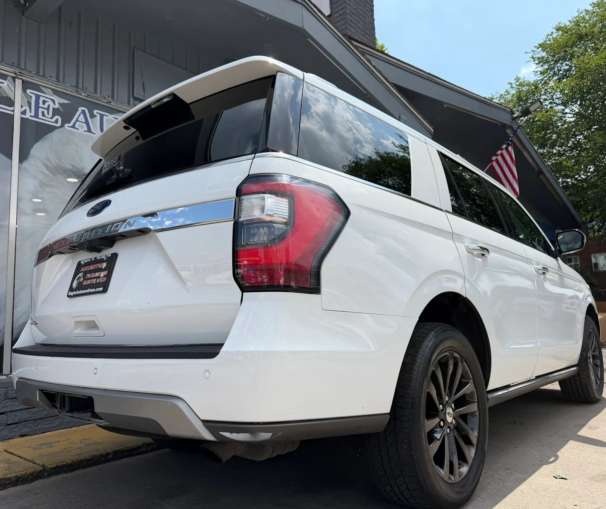 Used 2020 Ford Expedition Limited RWD image 3