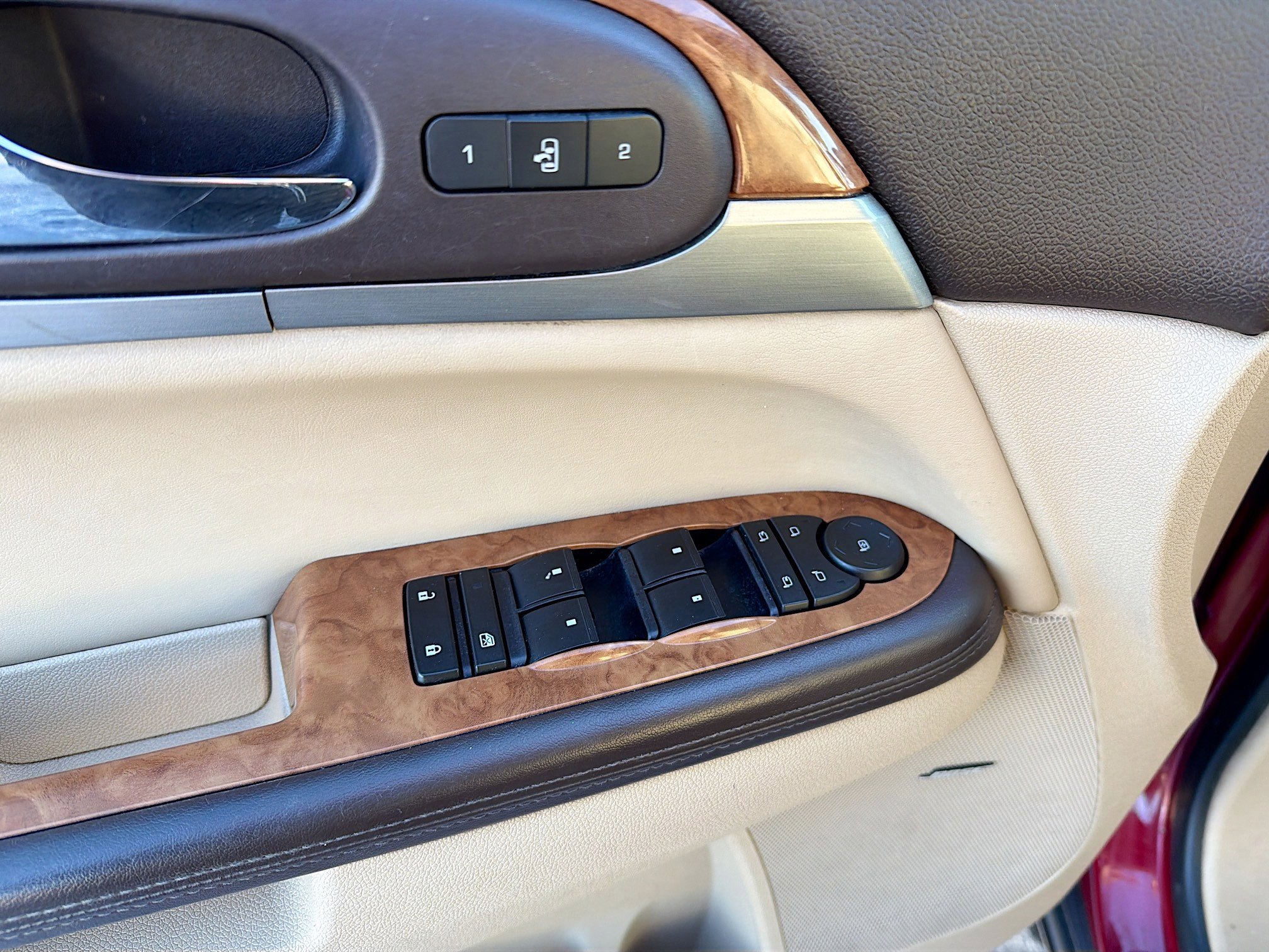 Used 2011 Buick Enclave CXL w/ LPO, Cargo Convenience Pkg image 8