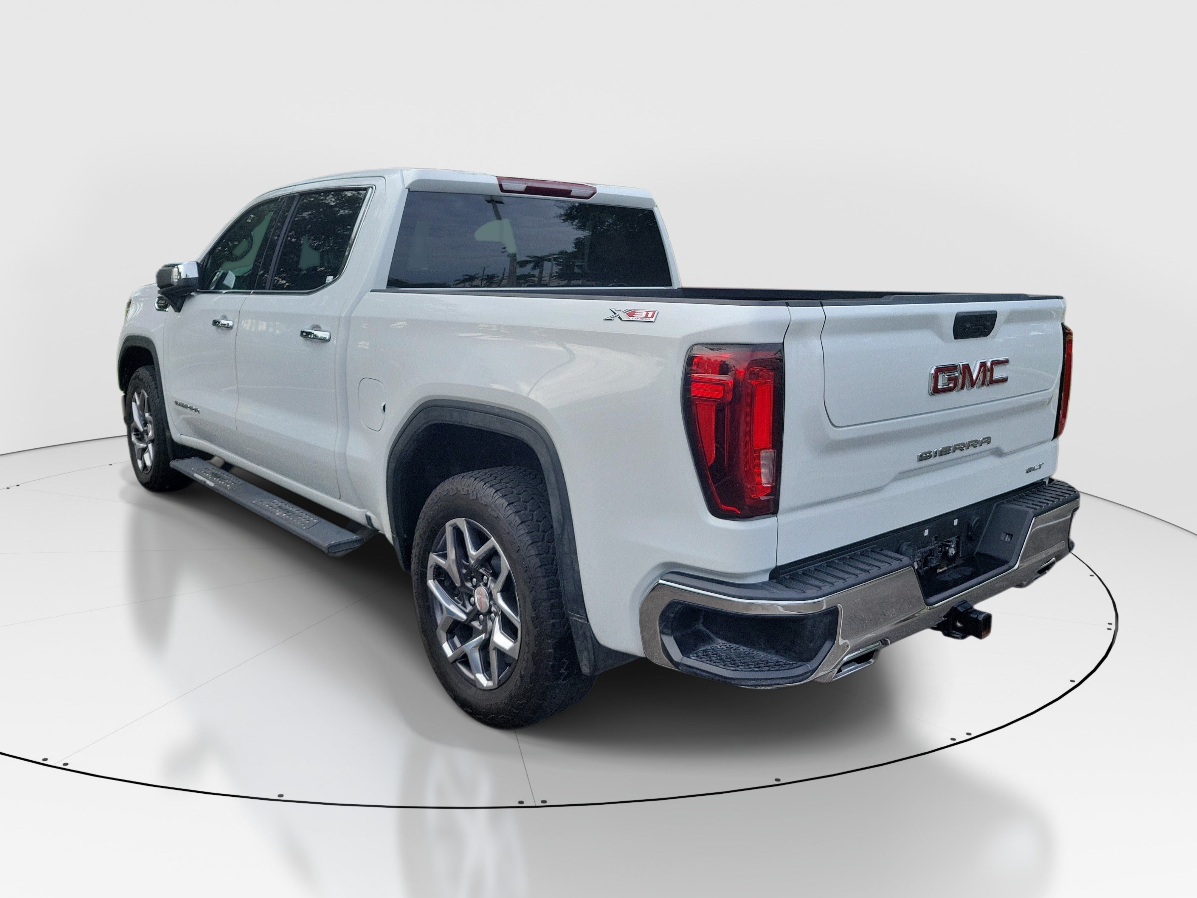 Used 2024 GMC Sierra 1500 SLT AWD/4WD image 5