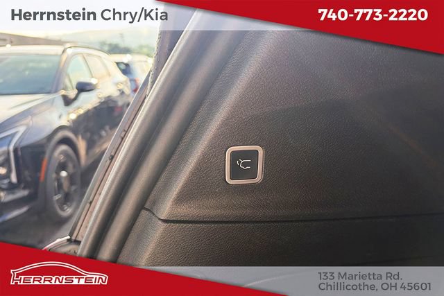 Used 2018 Chrysler Pacifica Touring Plus w/ S Appearance Package FWD image 27