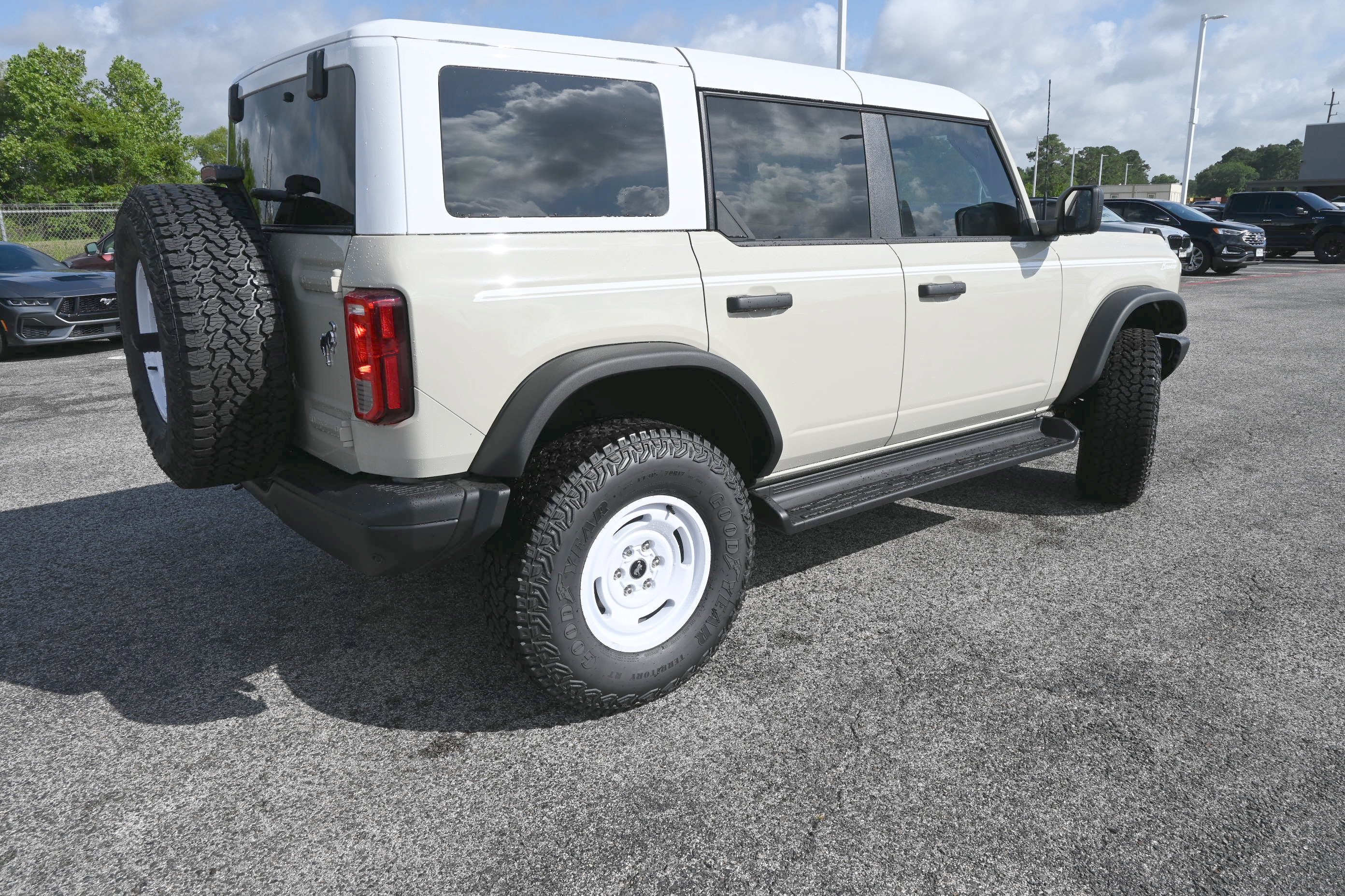 New 2026 Ford Bronco Heritage Edition AWD/4WD image 3
