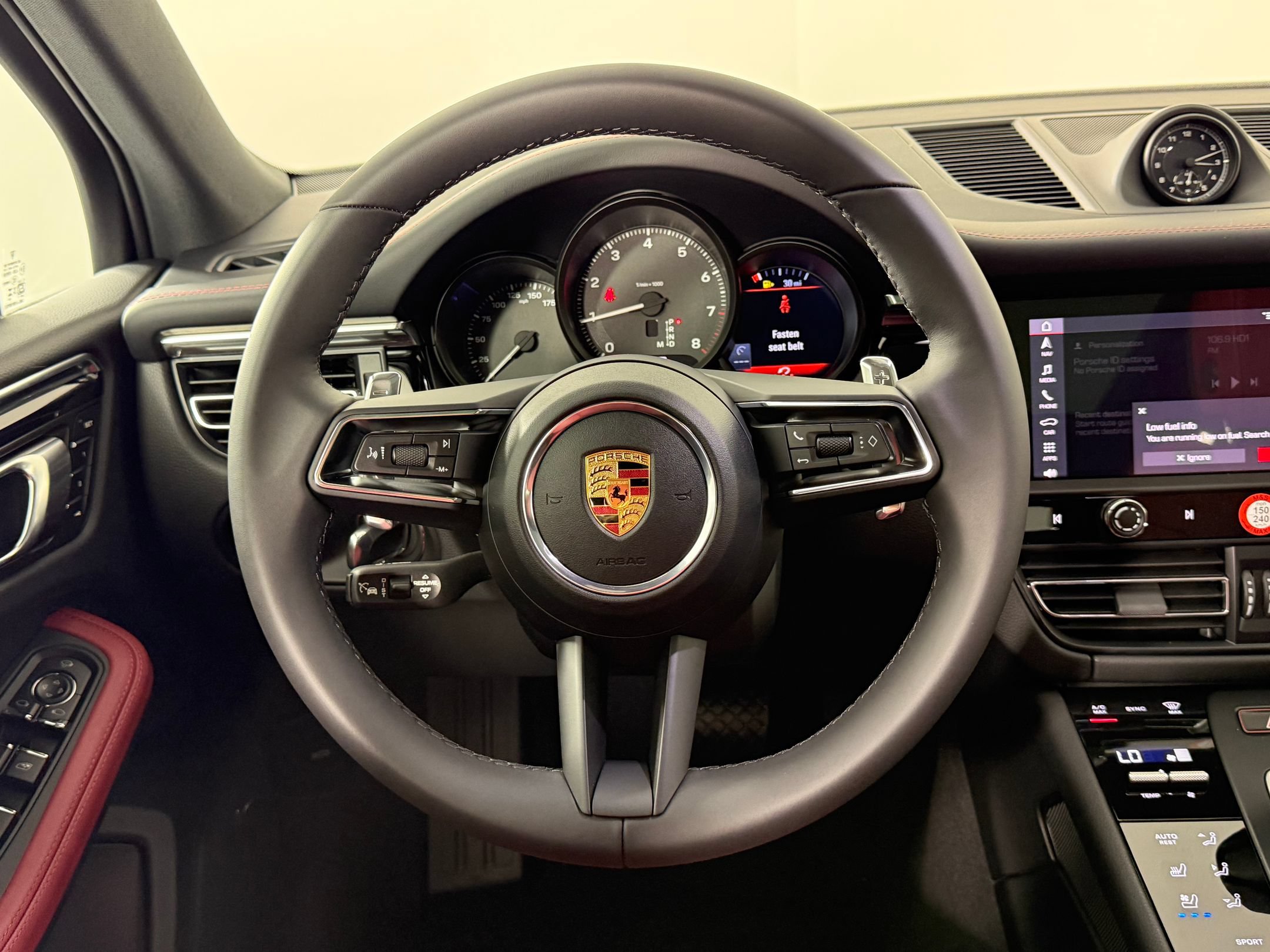 Certified 2026 Porsche Macan AWD/4WD image 21